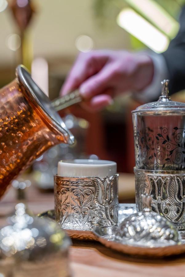 Mercure Trabzon Hotel מראה חיצוני תמונה Turkish coffee being served