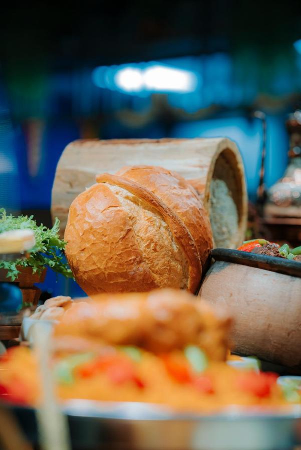 Mercure Trabzon Hotel מראה חיצוני תמונה A loaf of bread