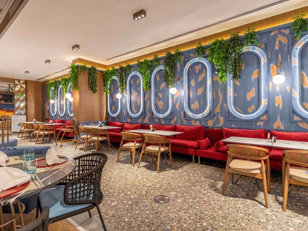 Mercure Trabzon Hotel מסעדה תמונה Interior of a restaurant in the mall